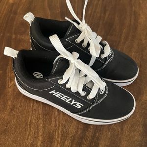 Like new Black Heely Sneakers